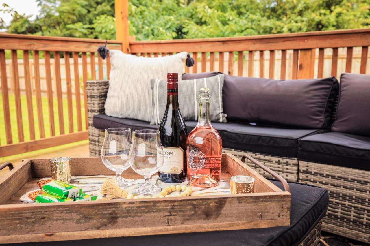 Sleeps 10! Minutes To Parris Island & Downtown Holiday home